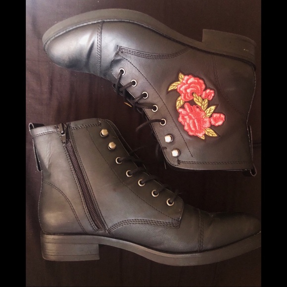 Madden Girl Rose Boots - Picture 3 of 3